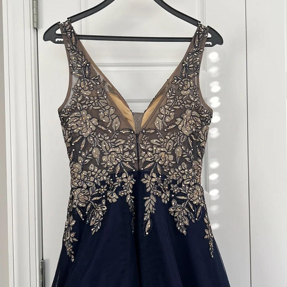 XSCAPE Evening Gown Size 6 - Picture 6 of 9